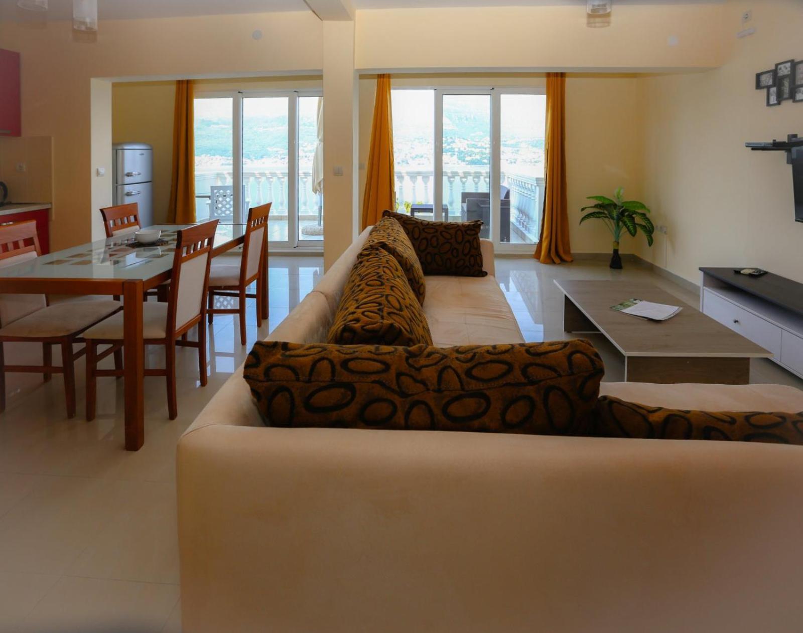 Mountain Bay Views Apartments Njivice Exterior photo